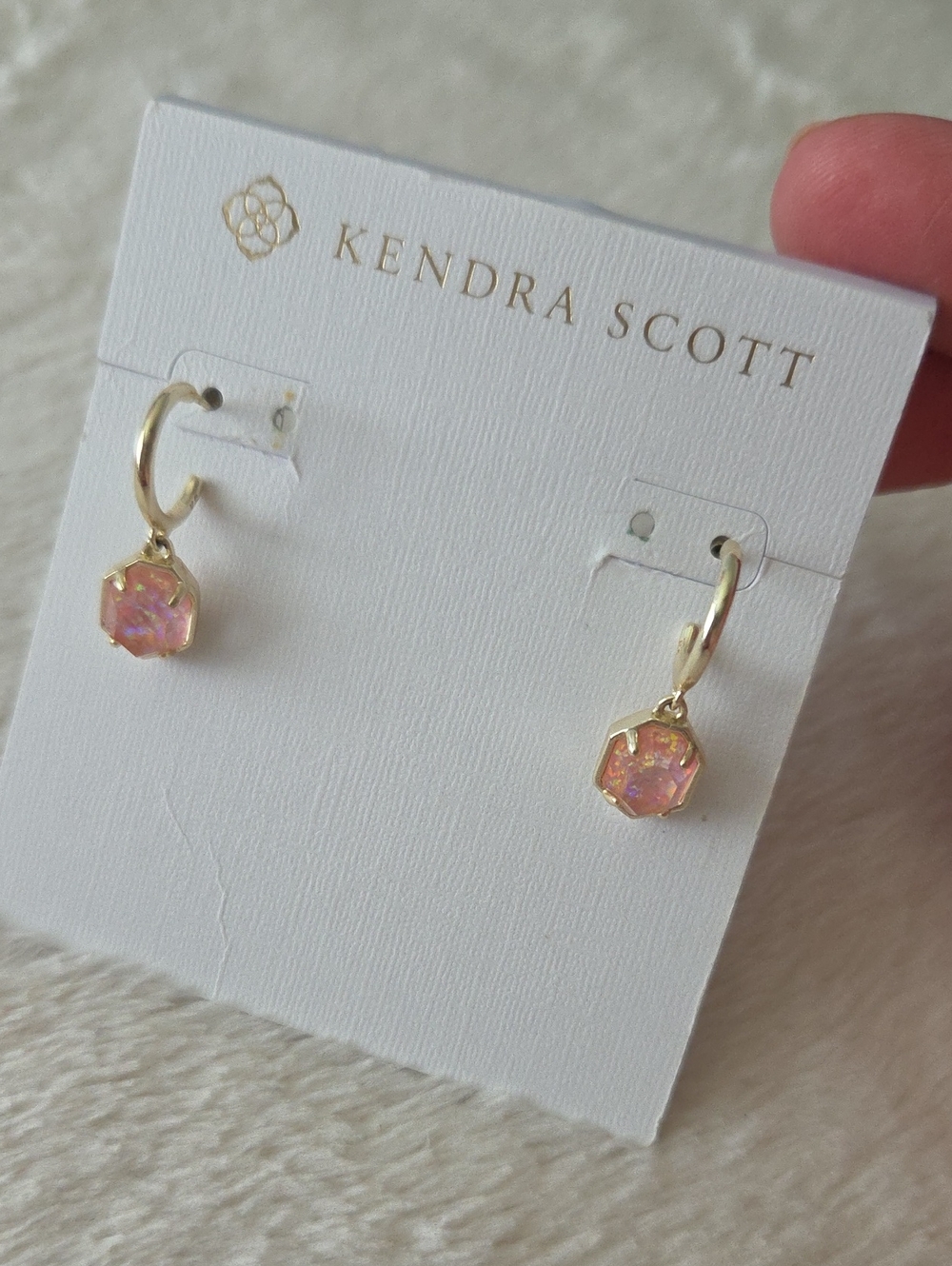KENDRA SCOTT • Tomon Gold Huggie Hoop Earrings Coral Pink Kyocera Opal
